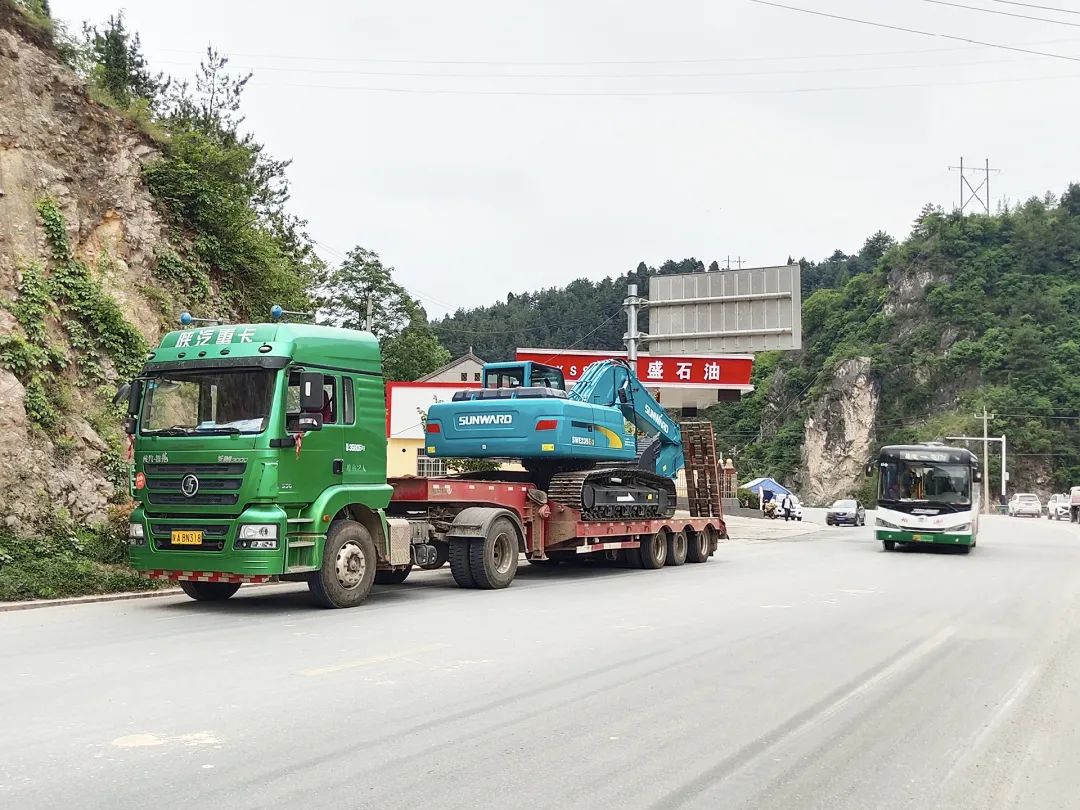 三员LETOU乐投挖机“悍将”收服“铁粉”一枚，，，，，，，，凭什么？？？？