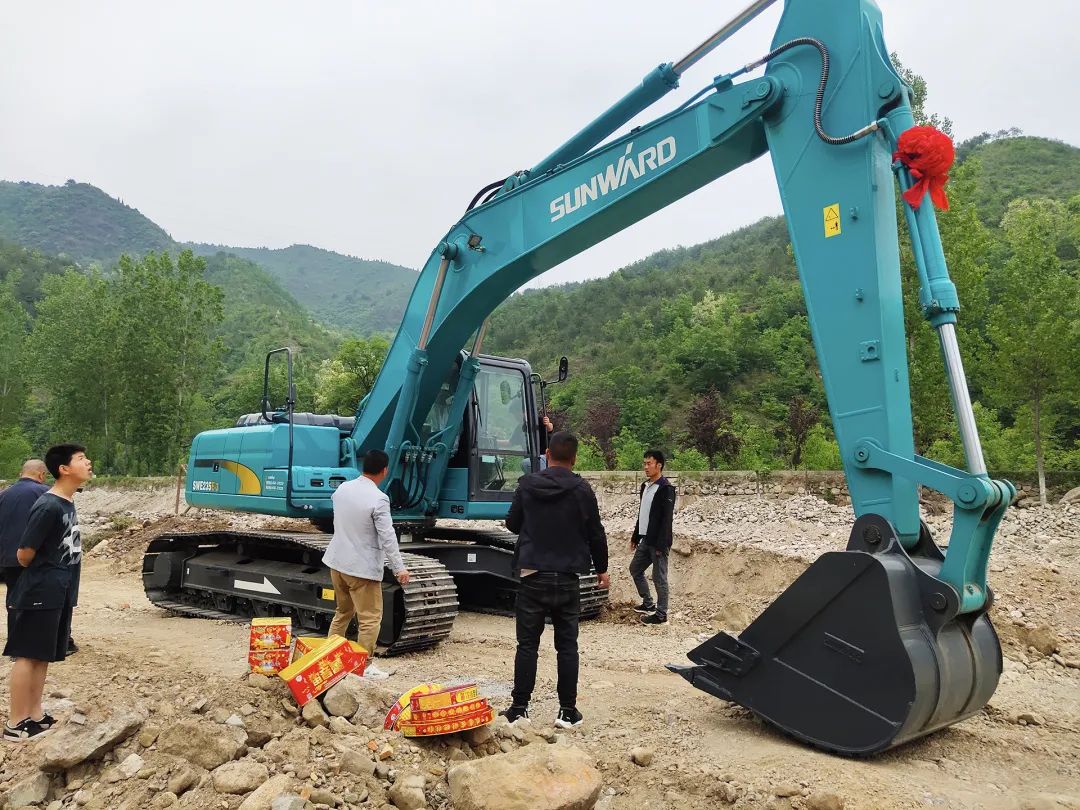 三员LETOU乐投挖机“悍将”收服“铁粉”一枚，，，，，，，，凭什么？？？？