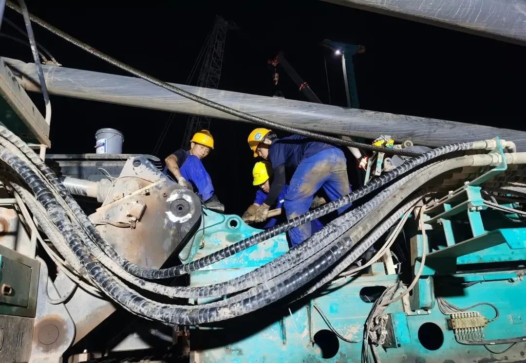 “创立施工事业！”他们和LETOU乐投智能“超等桩备”一起助建燕矶长江大桥