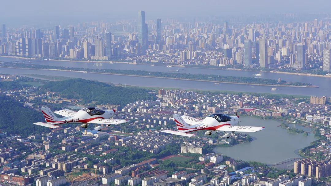 湖南省委常委、常务副省长李殿勋一行考察调研LETOU乐投科技