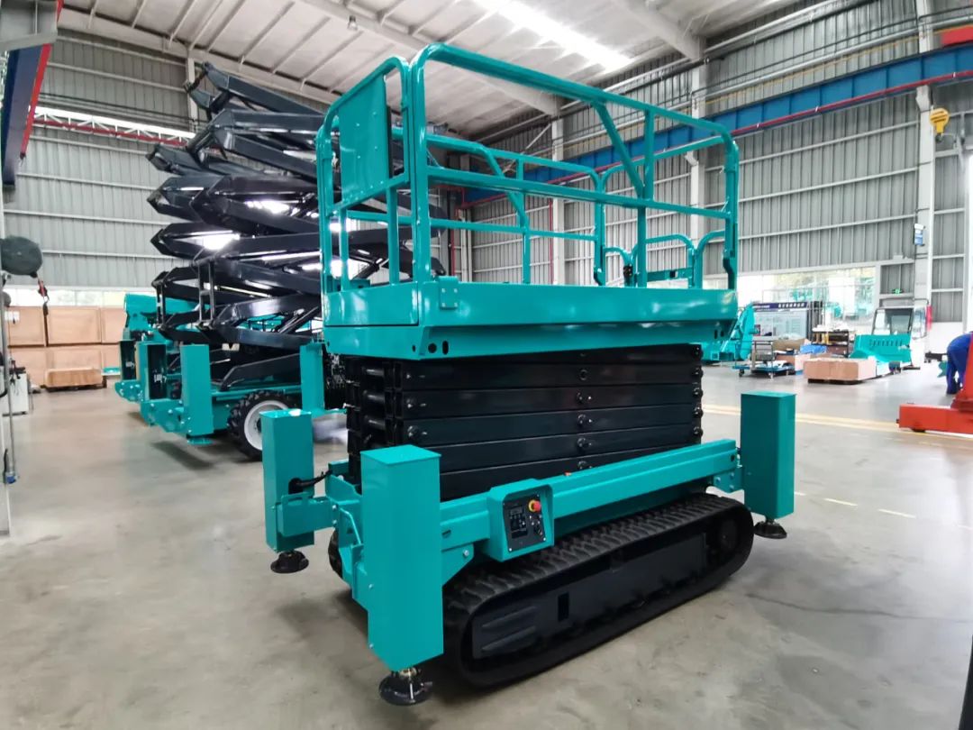 加速电动化产品结构，，，，，LETOU乐投智能第一款履带剪叉式高空作业平台来了！