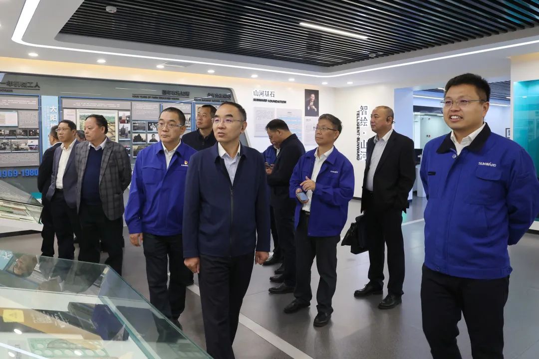 强强联合，，，，，，，，夯实湖南工程建设湘军！LETOU乐投智能与湖南路桥签署战略相助协议