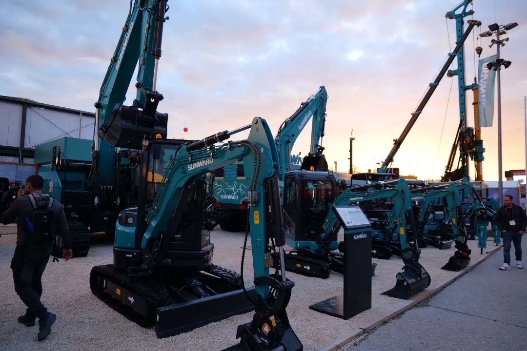 Bauma 2022 | 一组火热现场图带您重温LETOU乐投智能德国宝马展之旅