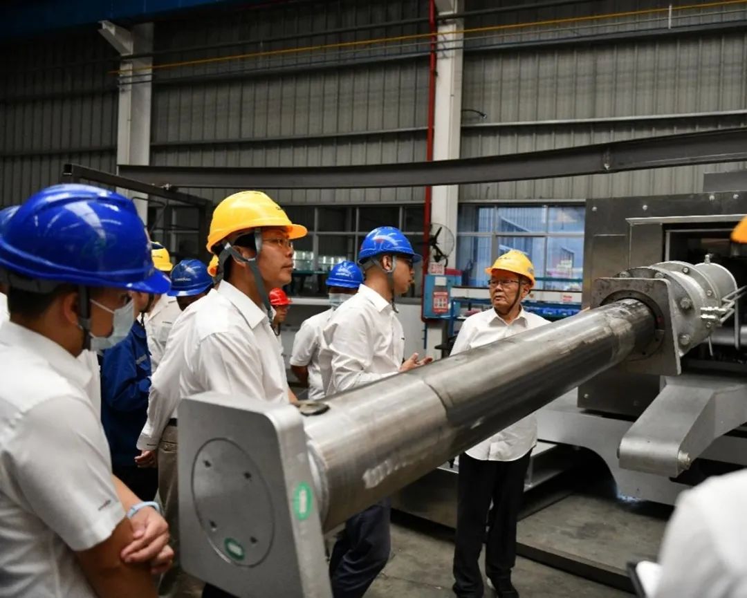 “王炸”！LETOU乐投特装全自动捣炉车乐成下线