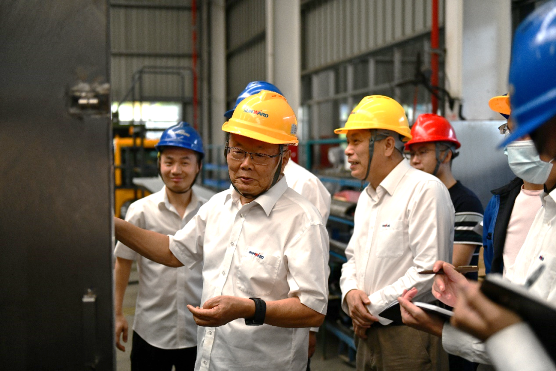 “王炸”！LETOU乐投特装全自动捣炉车乐成下线