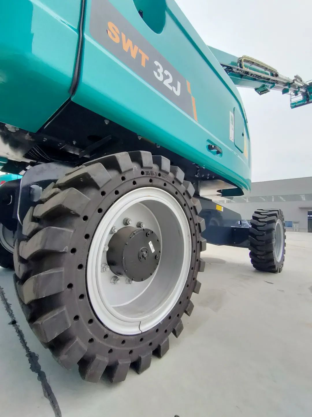 无需扩桥！LETOU乐投智能国四款32米直臂式高空作业平台乐成下线