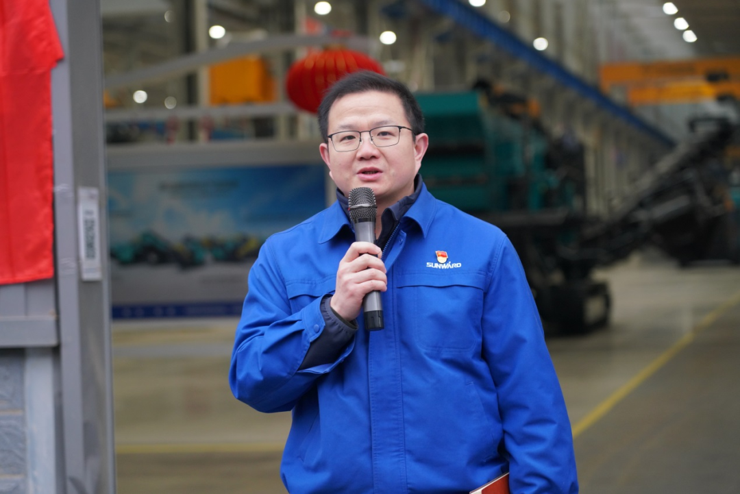 “持证上岗，，，，，，，成为破碎筛分装备的好管家！”