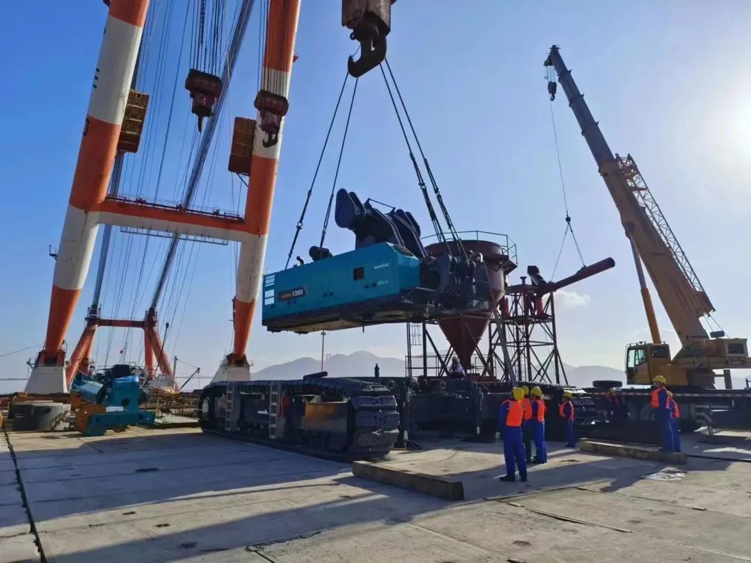 首桩开钻！LETOU乐投智能超等旋挖实力助建天下最大跨度公铁两用大桥