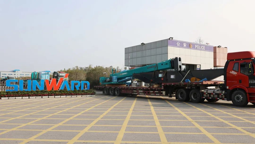 喜迎龙仰面！LETOU乐投智能大吨位PDP工法引孔式静力压桩机出征哥伦比亚