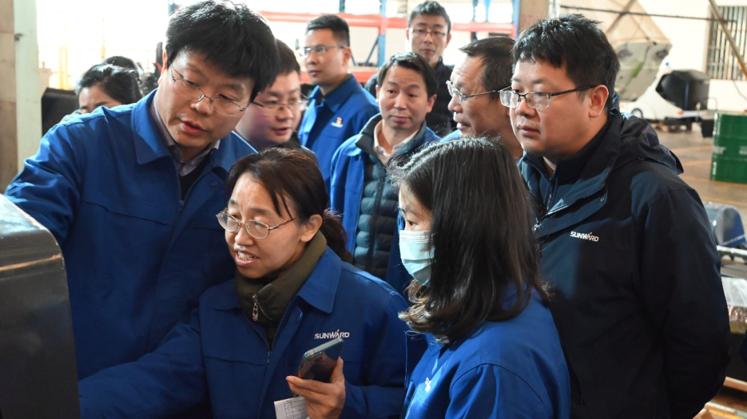 破拆应急，，，，，智能继续！LETOU乐投特装SWR280DE破拆机械人下线交付