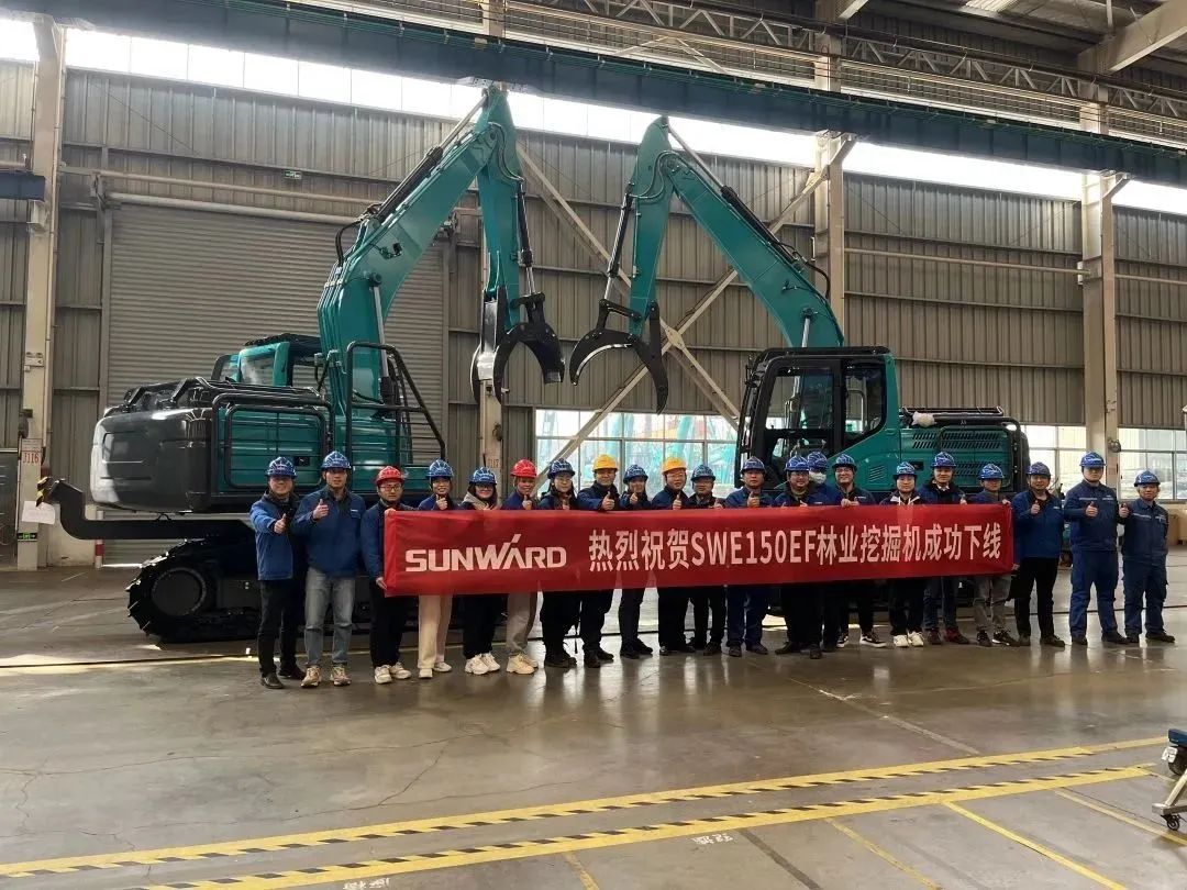 翻山越岭，，，，，，，称霸“武林”！LETOU乐投智能首款中型林业挖掘机乐成下线