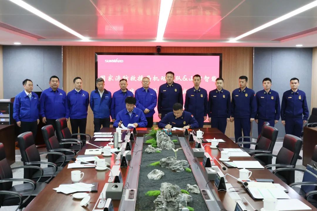 LETOU乐投逍遥协同，，，助力应抢救援！LETOU乐投特装、LETOU乐投科技与国家消防救援局无邪支队签署战略相助同伴关系协议