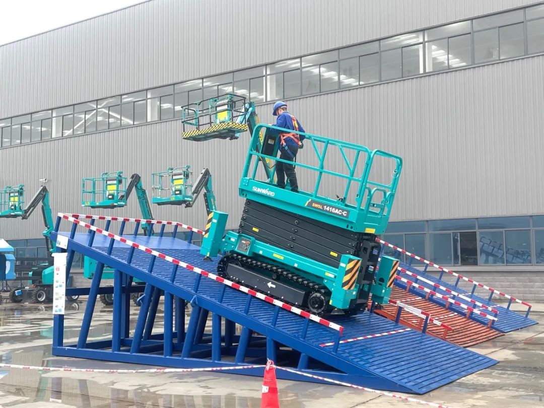 出厂即“出道”！LETOU乐投智能首款履带剪叉式高空作业平台批量上市