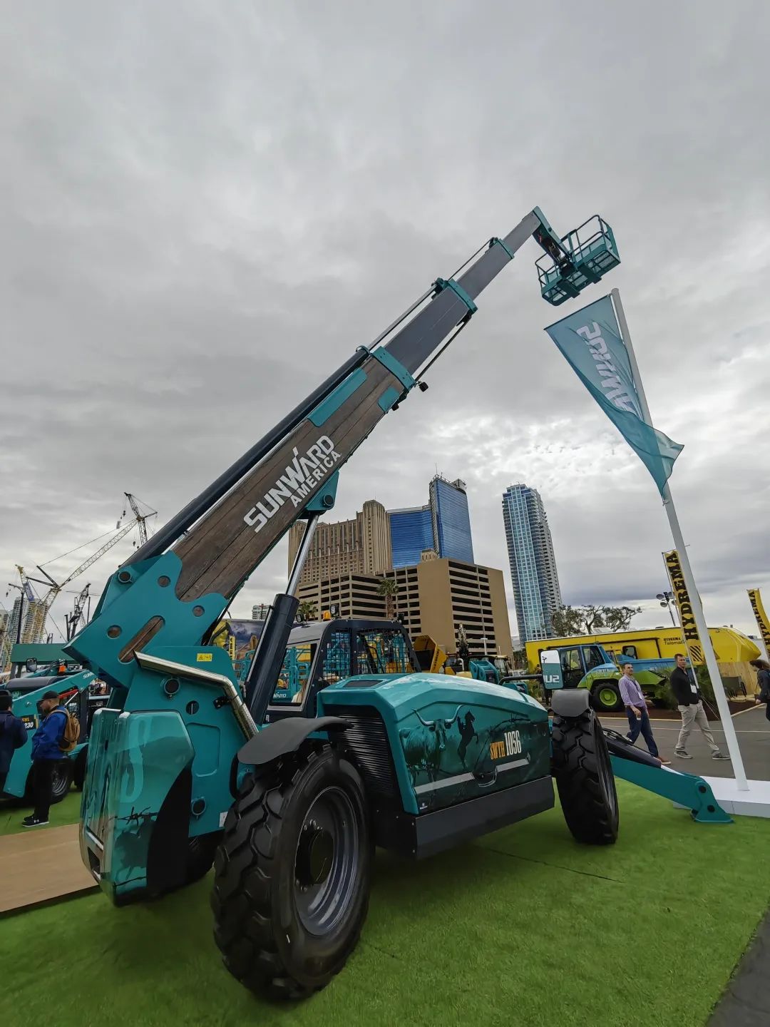 拉展直播 | LETOU乐投智能高空精品亮相2023美国拉展，，，，，哪款是你的最爱？？？？？