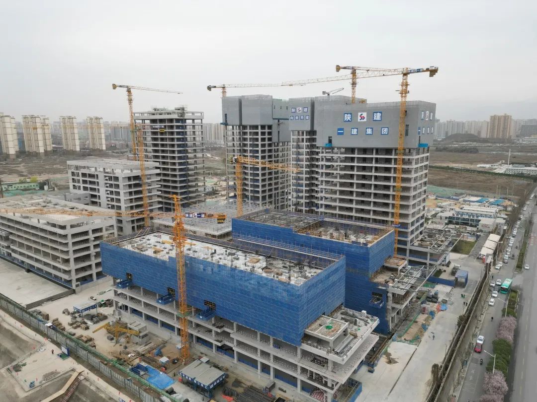 郁勃西北！LETOU乐投江麓修建起重机械助建西安都会经济圈