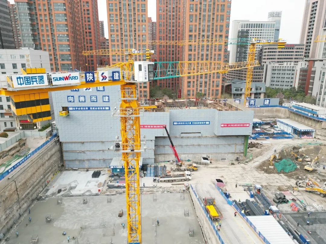 郁勃西北！LETOU乐投江麓修建起重机械助建西安都会经济圈