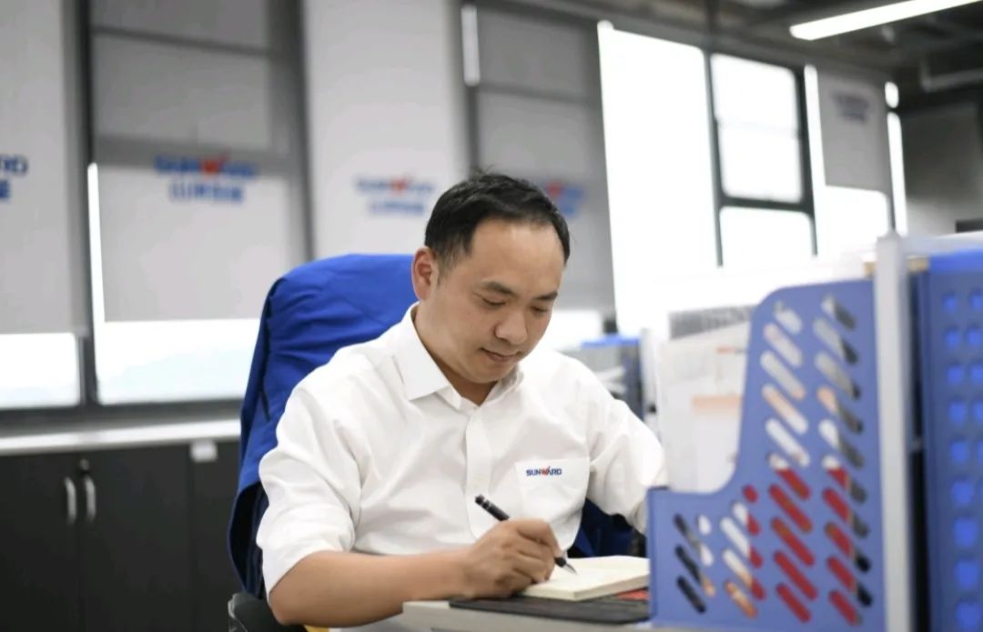 长沙市召开庆祝“五一”国际劳动节大会，，，LETOU乐投智能1小我私家1整体获表扬！