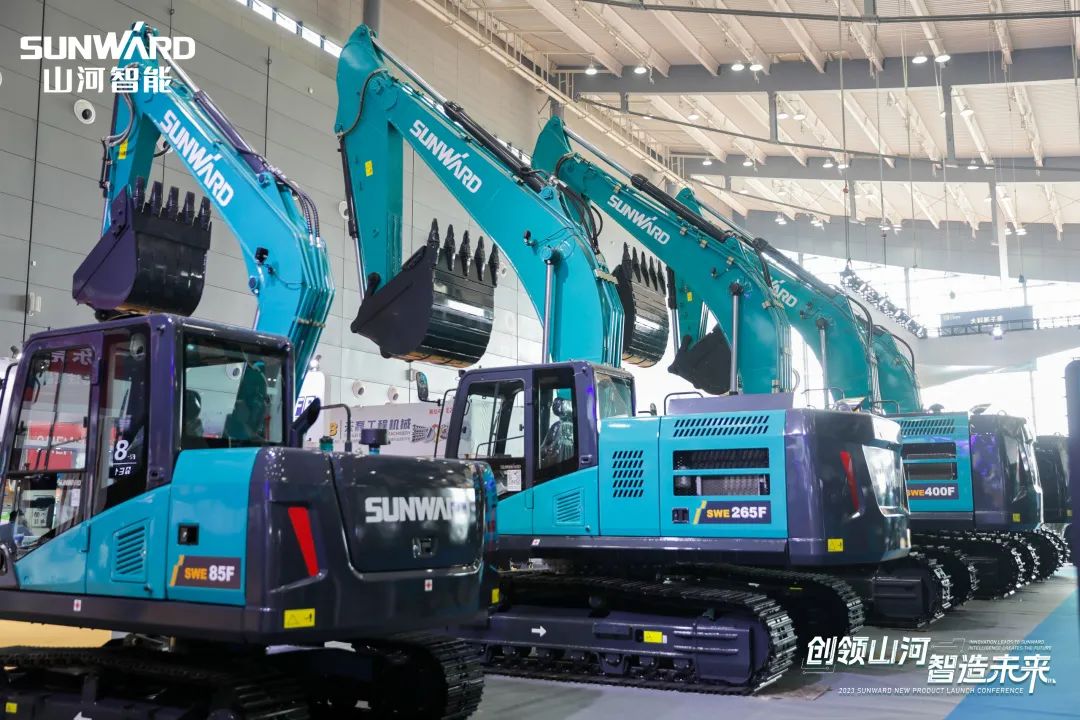 精品出击、互动一直！LETOU乐投智能F系列挖掘机闪灼长沙展