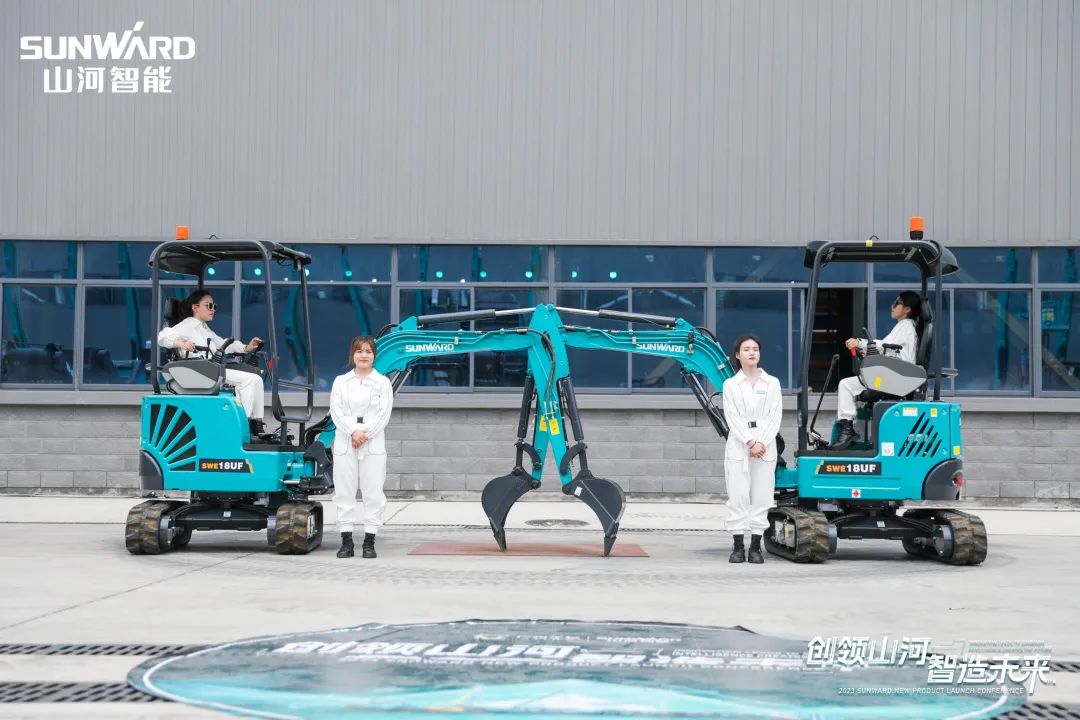 精品出击、互动一直！LETOU乐投智能F系列挖掘机闪灼长沙展