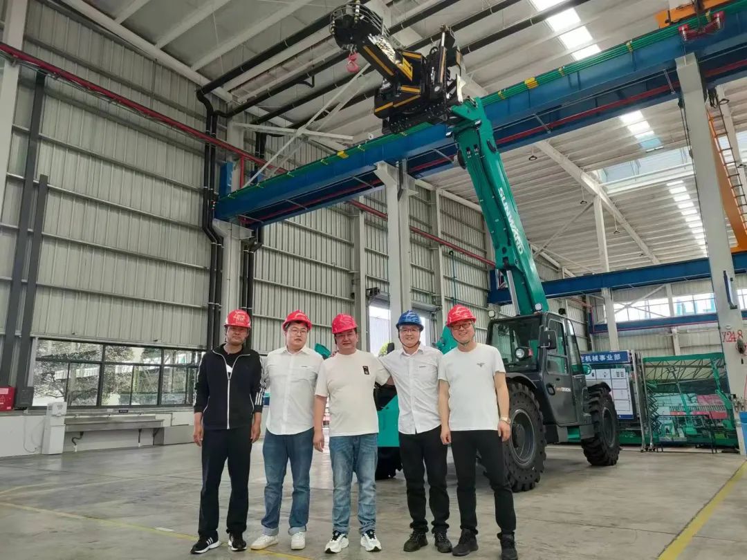 独家定制！LETOU乐投智能油缸替换机械人顺遂下线