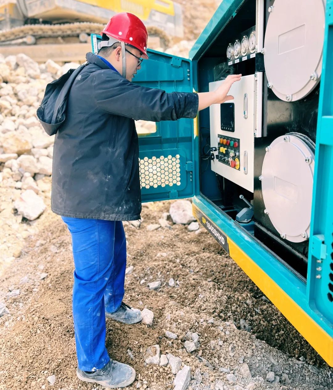 劳动庆幸，，，，，创立伟大！纪录那些通俗且伟大的劳动瞬间