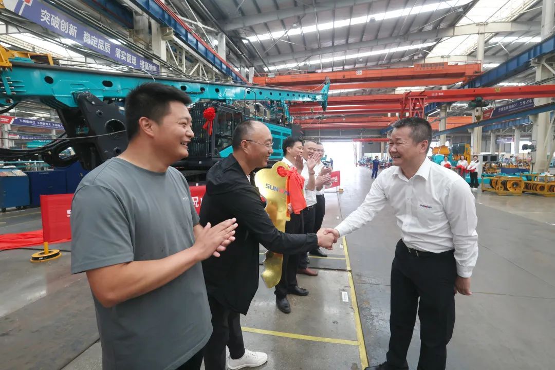 助力“双碳”、绿动未来！LETOU乐投智能增程式电动旋挖钻机、液压混淆动力旋挖钻机齐交付