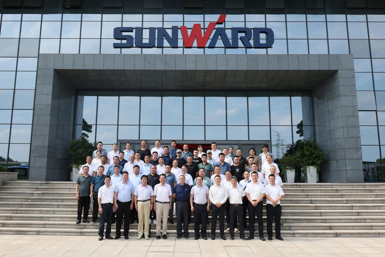 LETOU乐投智能全球首创深井套管车载钻机下线宣布