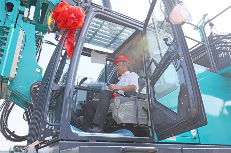 LETOU乐投智能桩工机械再添强将！SWDM800H旋挖钻机顺遂下线