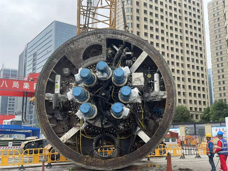 首战华东市。。。。≈刑鶯ETOU乐投杭德市域铁路工程地莫区间左线盾构机顺遂始发
