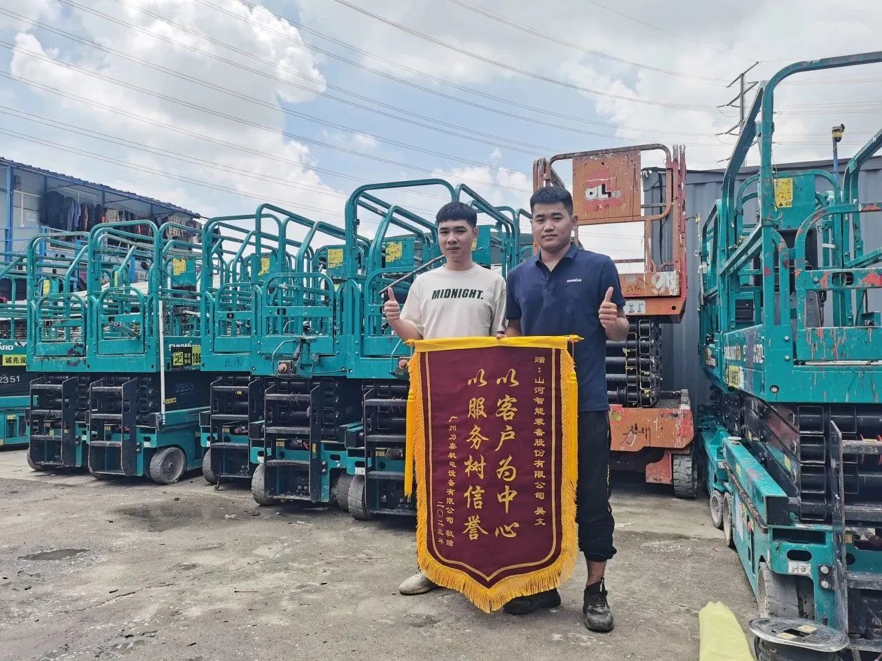 品质LETOU乐投，，，专心折务！LETOU乐投智能高空机械效劳万里行走进华南