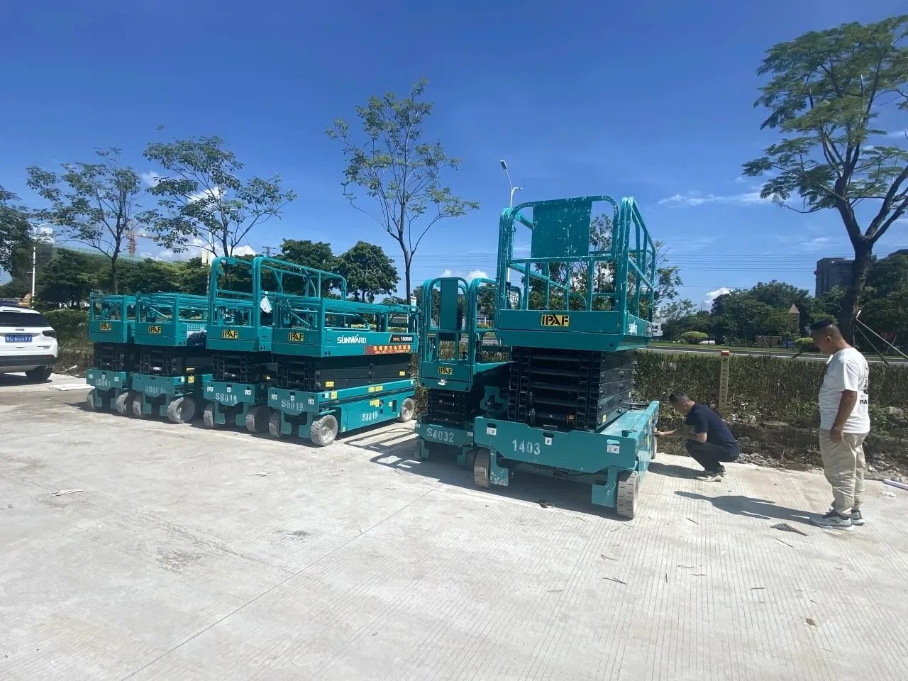 品质LETOU乐投，，，专心折务！LETOU乐投智能高空机械效劳万里行走进华南