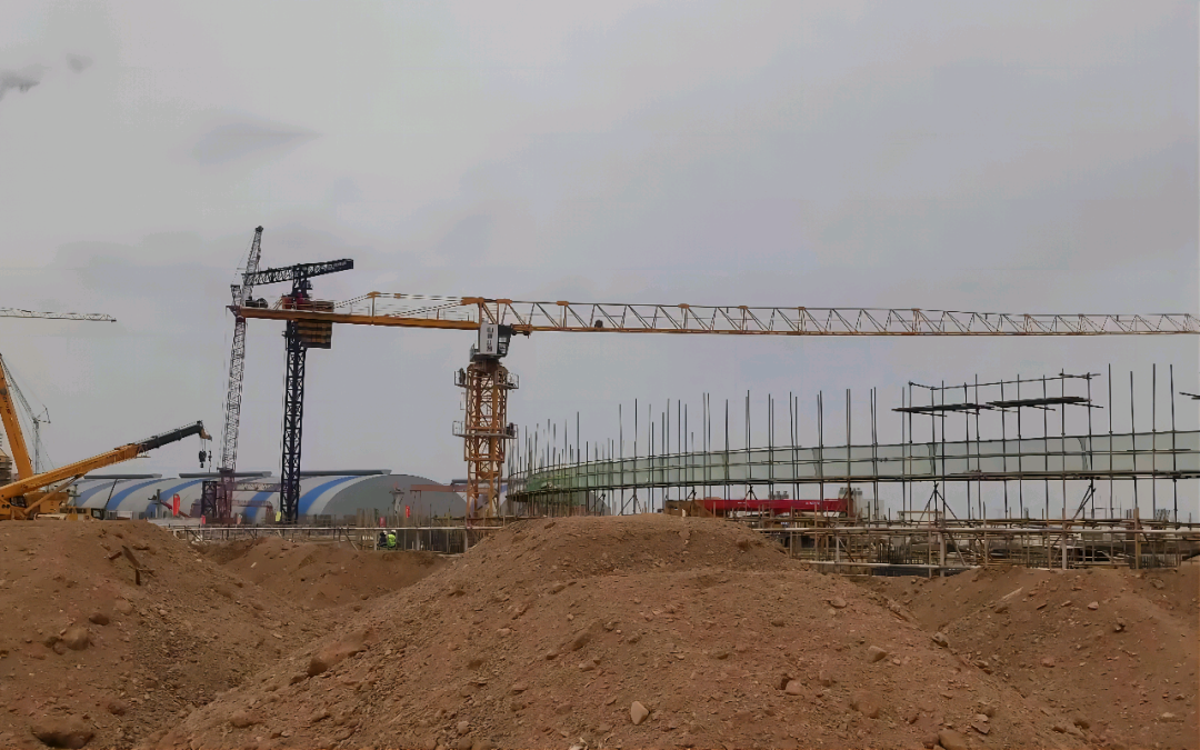 大漠沙漠展雄姿！LETOU乐投江麓塔机助力常乐电厂项目