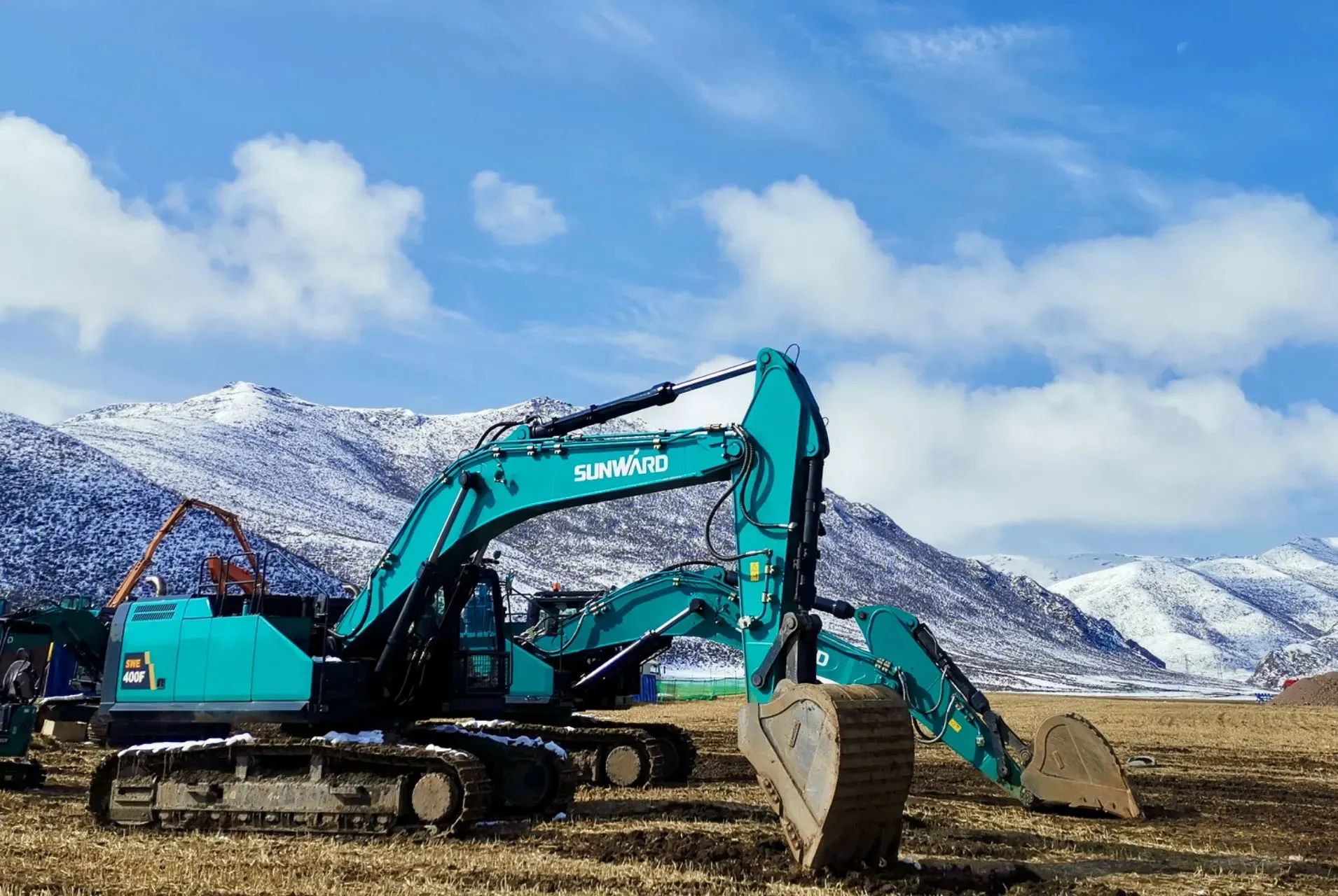 口碑超赞！LETOU乐投智能SWE400F挖掘机荣获工程机械明星产品大奖