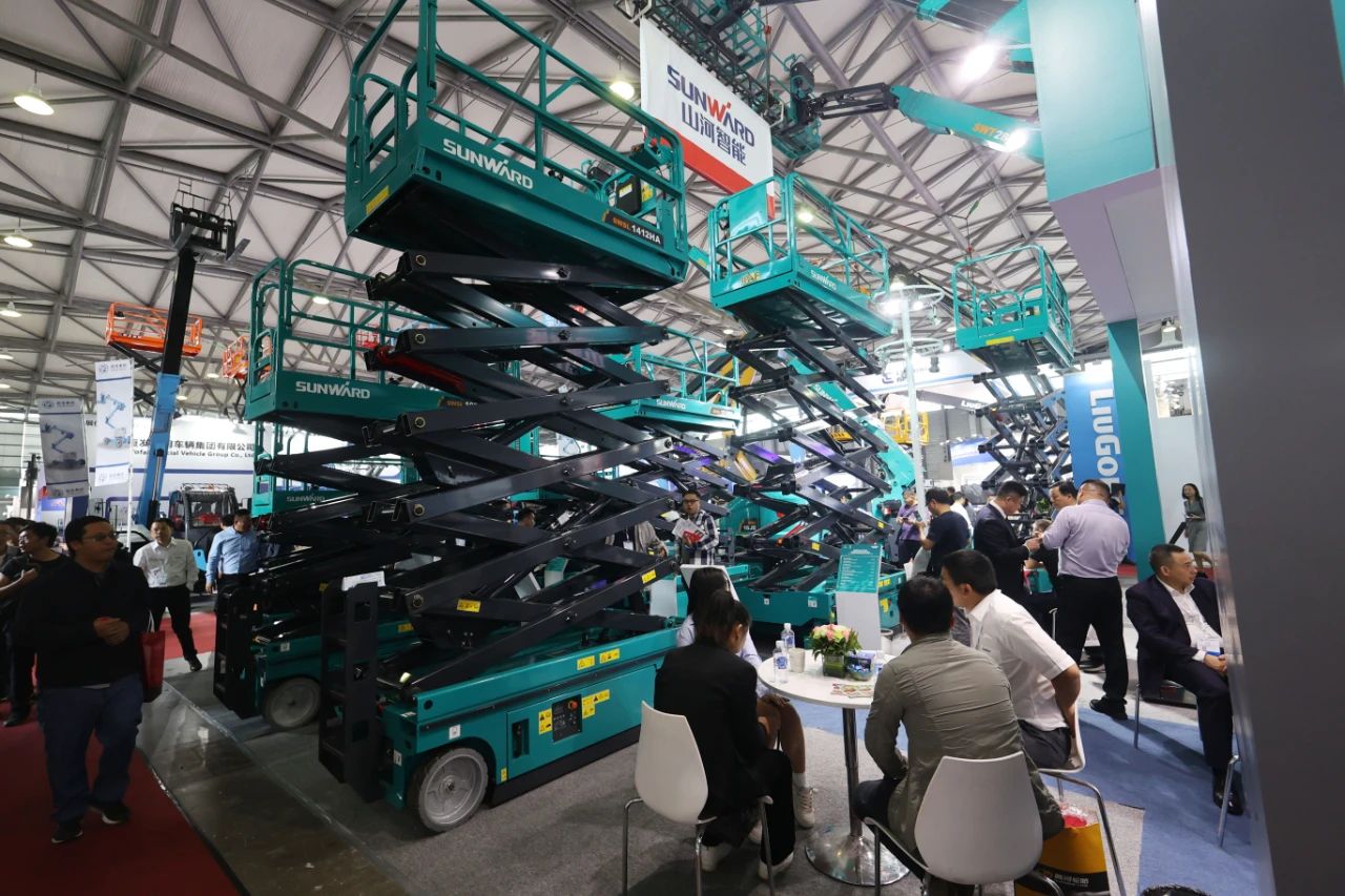 精品出击，，，，闪灼魔都！LETOU乐投智能全系列高空机械亮相2023亚洲国际高空展