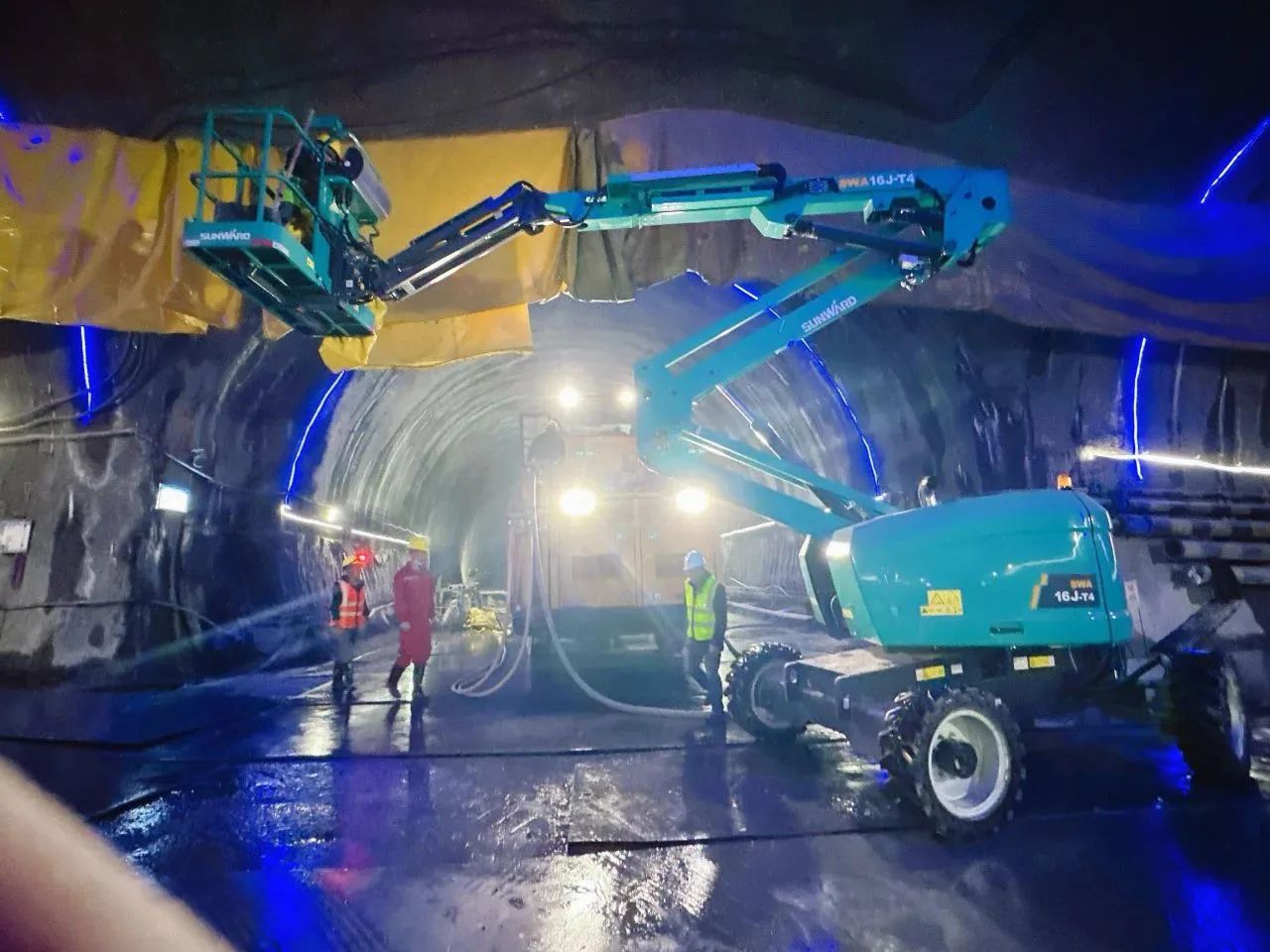 不惧高海拔挑战！LETOU乐投智能高空机械实力助建川藏铁路