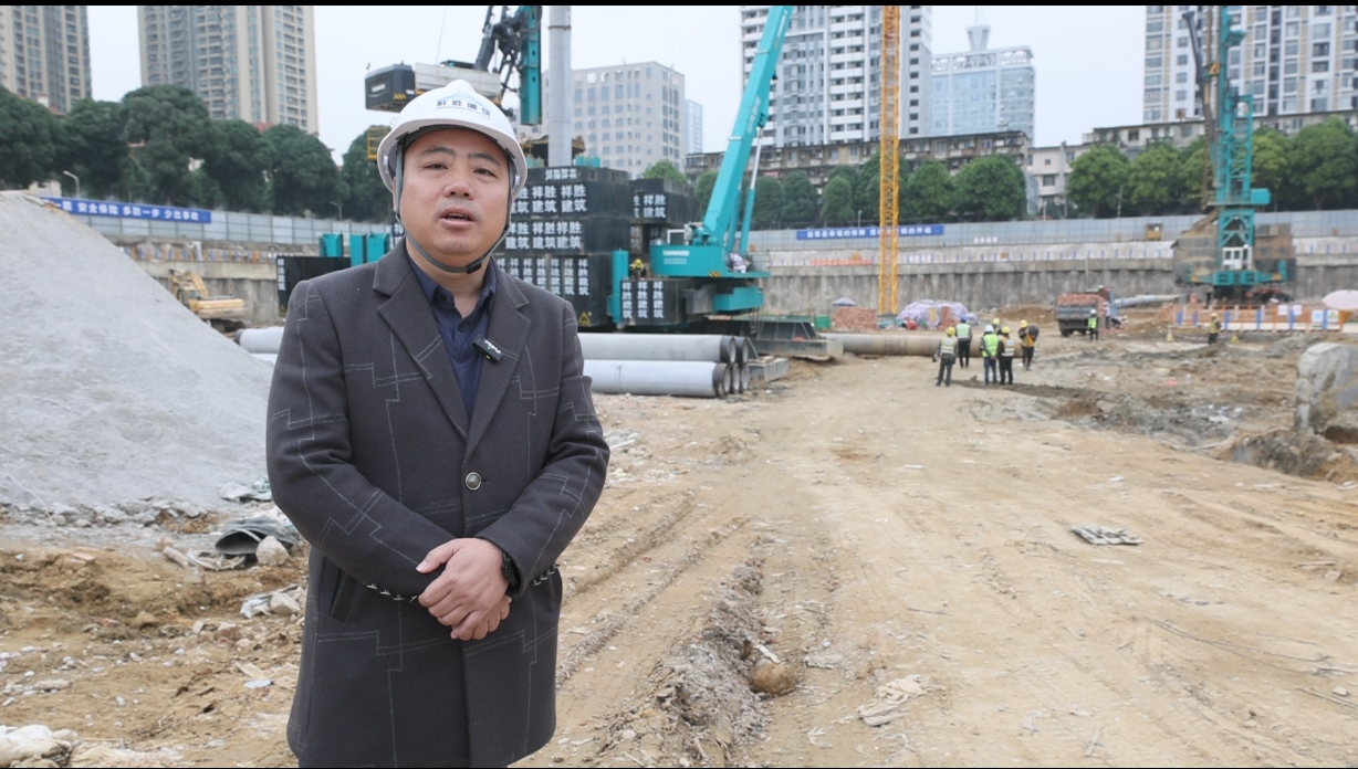 “绿巨人”显神威！LETOU乐投智能引孔式静力压桩机助建“绿城”南宁民生项目