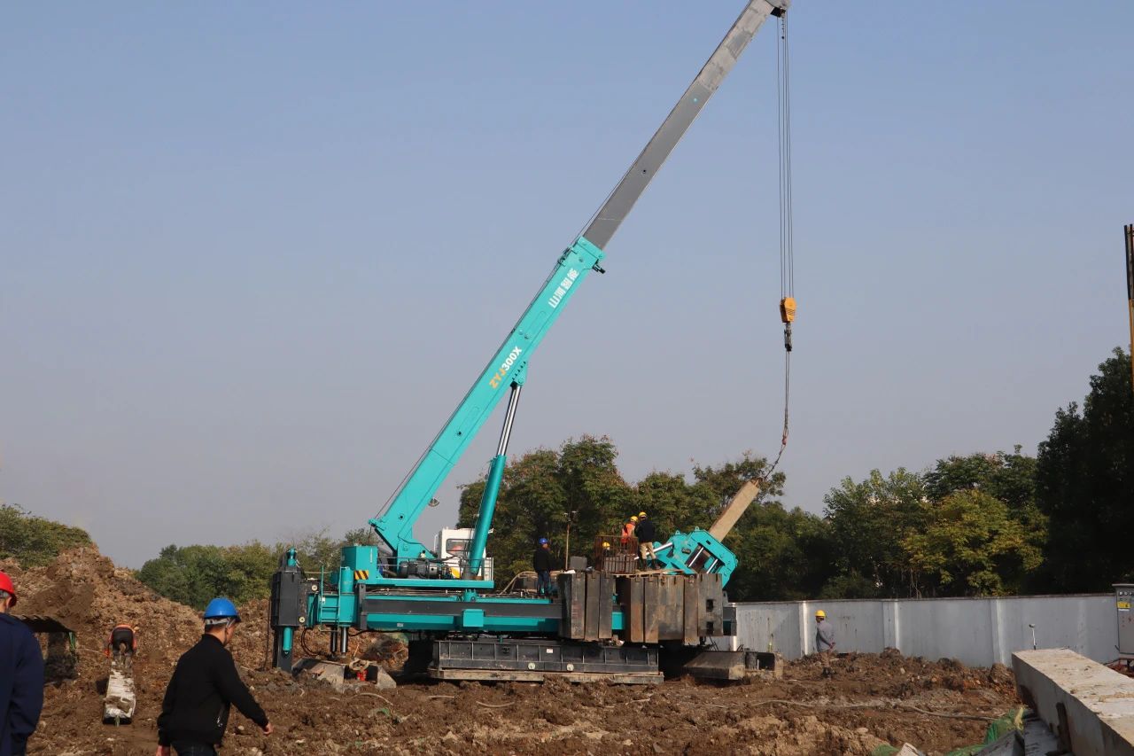 “LETOU乐投绿”闪灼西子湖畔！LETOU乐投智能ZYJ300X斜桩压桩机强势来袭