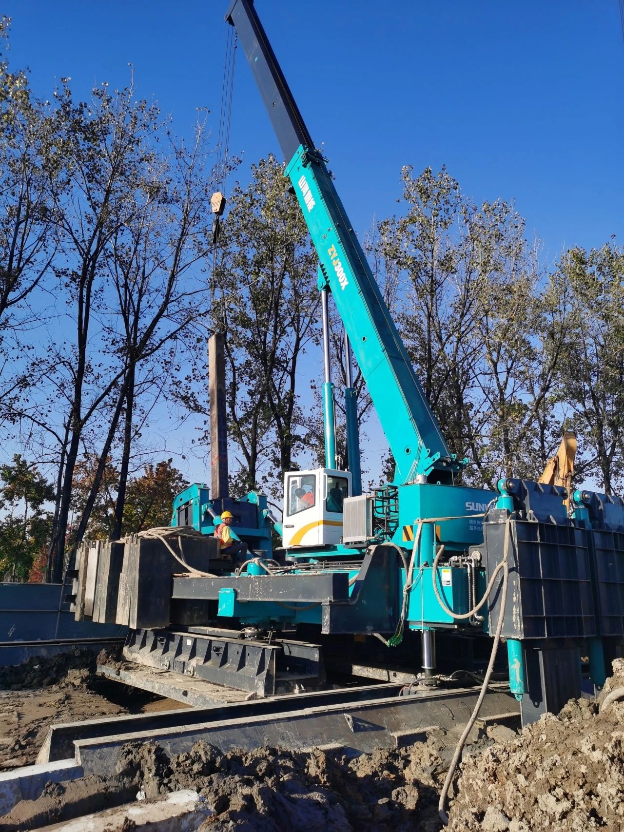 “LETOU乐投绿”闪灼西子湖畔！LETOU乐投智能ZYJ300X斜桩压桩机强势来袭