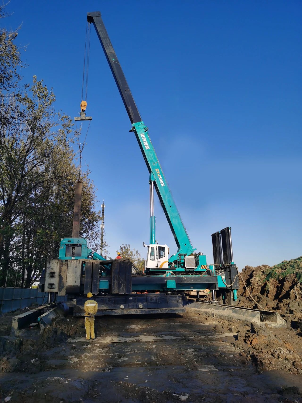 “LETOU乐投绿”闪灼西子湖畔！LETOU乐投智能ZYJ300X斜桩压桩机强势来袭