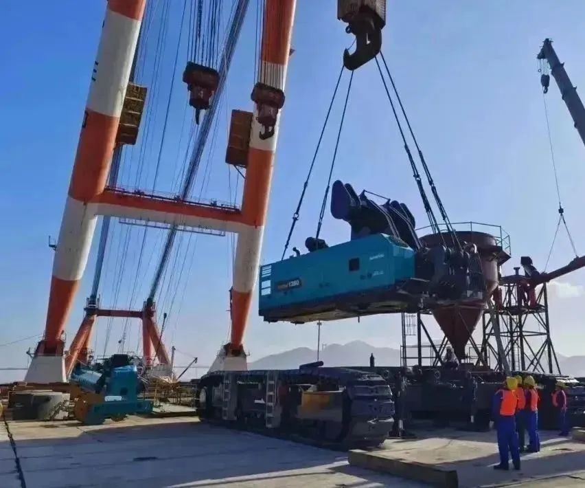 周全告捷！LETOU乐投智能超等旋挖钻机圆满完成甬舟铁路西堠门公铁两用大桥桩基施工使命