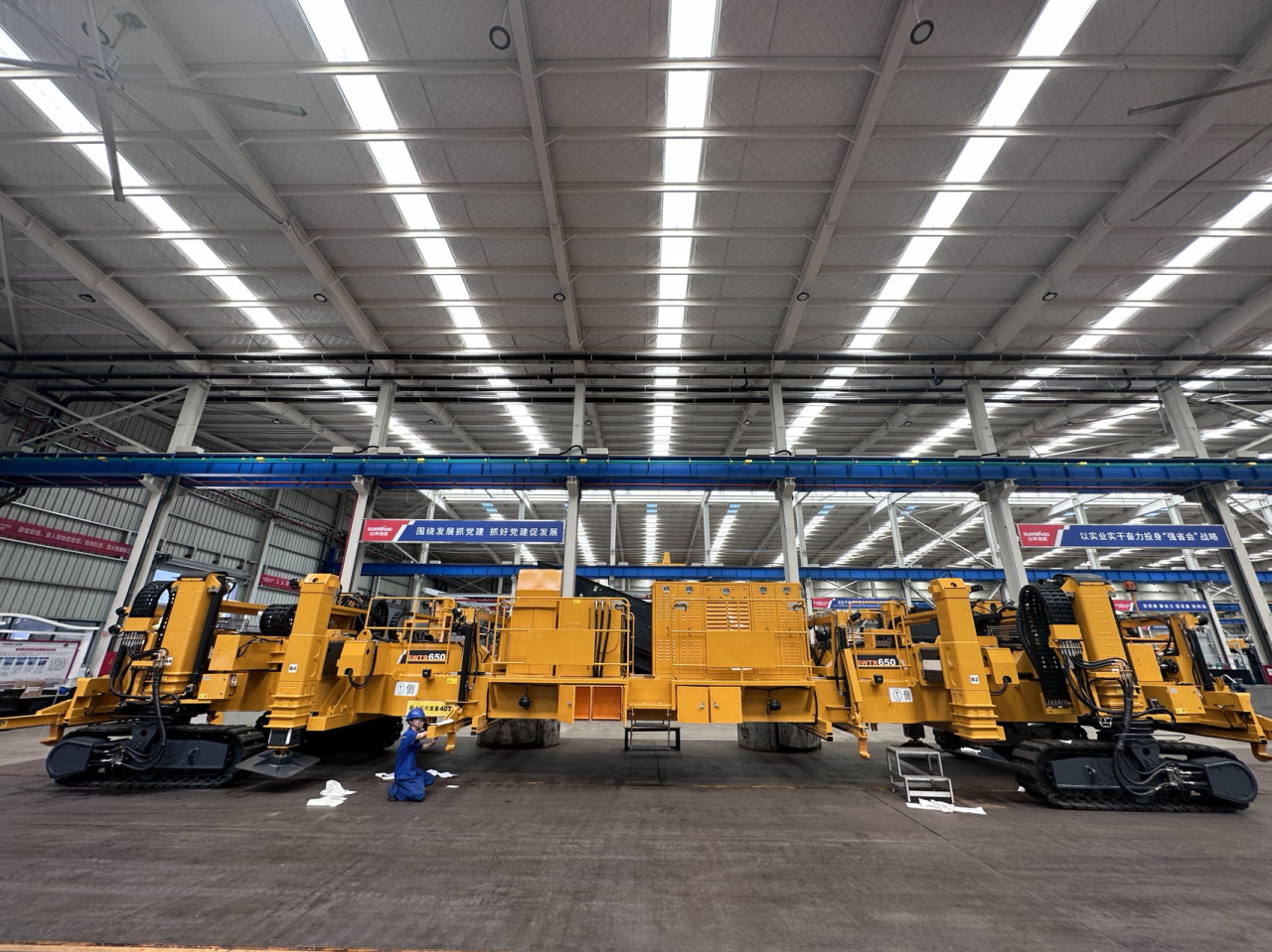 CPH-30J道岔铺换机组全球宣布！LETOU乐投智能与宝鸡中车时代共绘铁路装备新篇章！