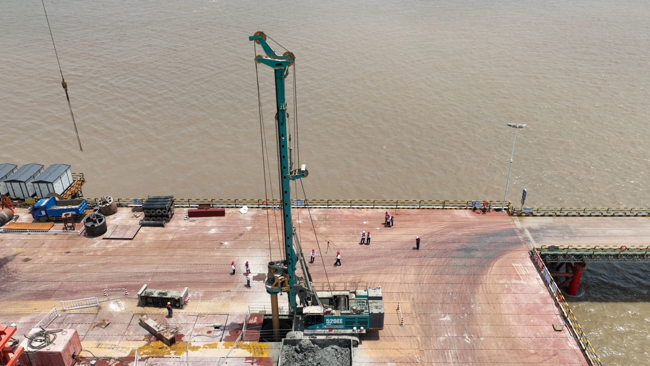 先导式立异，，，再推电动新品！LETOU乐投智能SWDM520EE增程式旋挖钻机推介会乐成举行