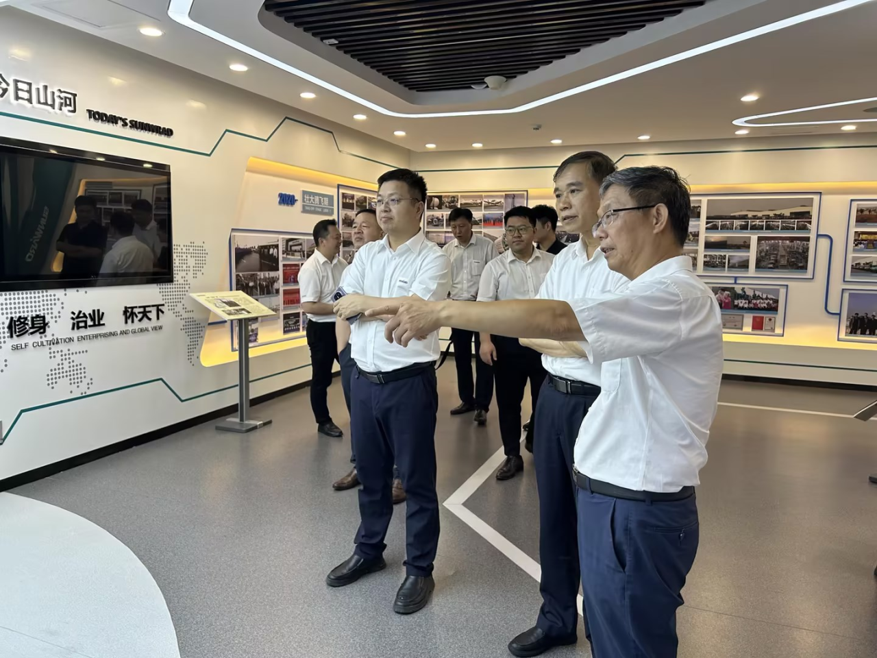 深化交流相助！广州港李明忠副总司理率队莅临LETOU乐投智能考察交流！