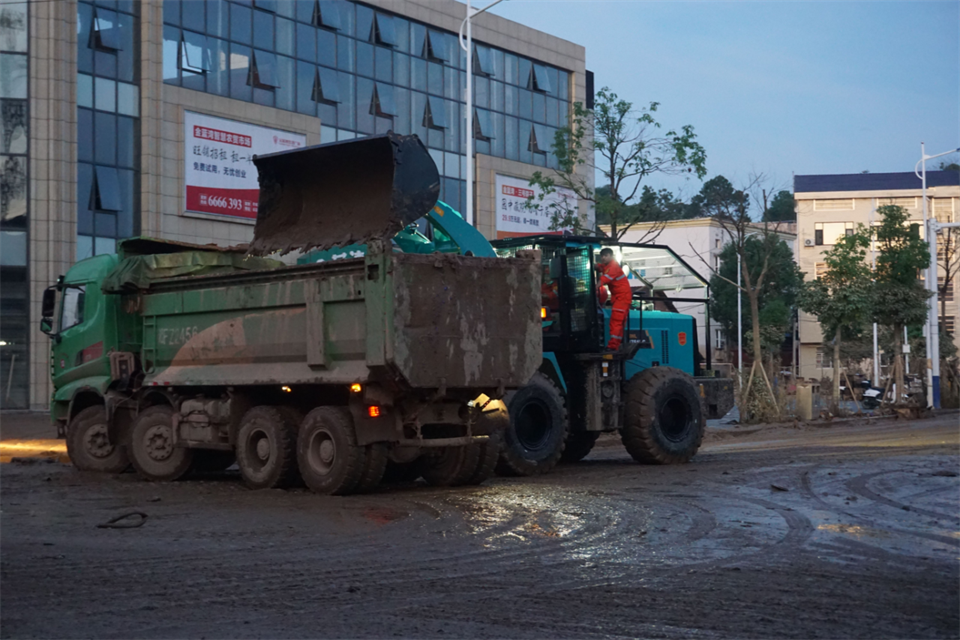驰援湖南平江抗洪抢险，，，，，，共克时艰显继续