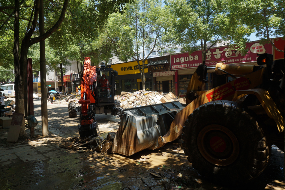 驰援湖南平江抗洪抢险，，，，，，共克时艰显继续