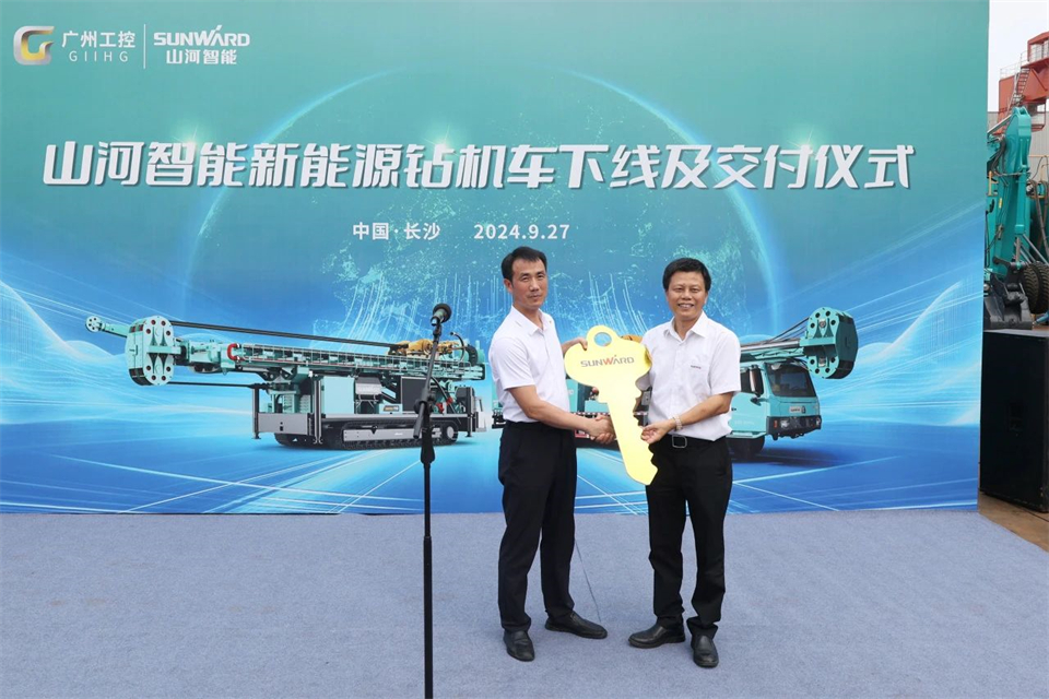 引领绿色科技新篇章！LETOU乐投智能新能源钻机乐成交付