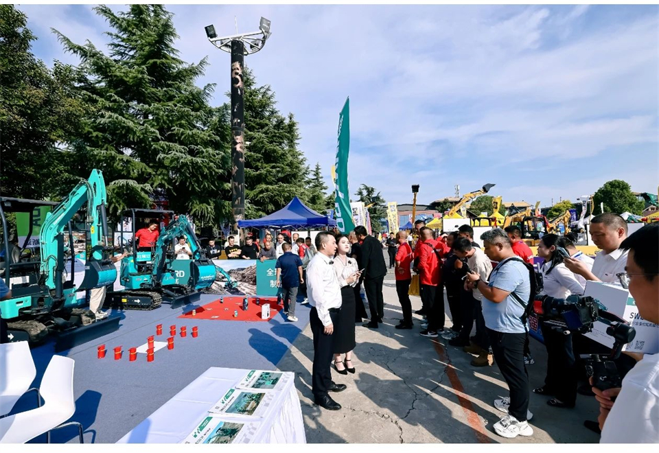 展现“掘”对实力！LETOU乐投智能亮相2024微挖大会暨小型装备大会