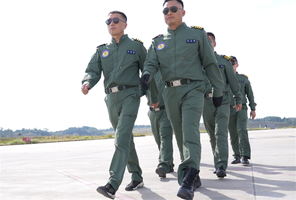 十年织得LETOU乐投秀，，，，践行初心创未来！LETOU乐投航行演出队建设10周年庆典活动盛大举行