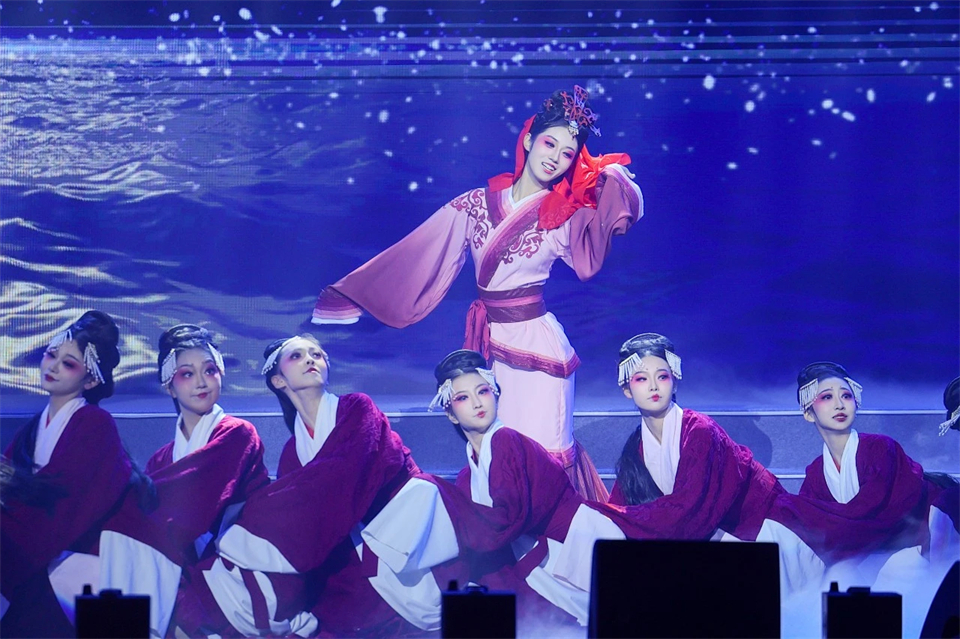 立异引领价值 理想成绩未来——庆祝LETOU乐投智能建设25周年表扬大会暨文艺晚会盛大举行