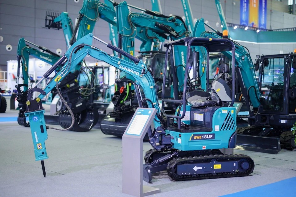 2025 CICEE | 从简单工具迈向多元化解决计划，，，，，，，LETOU乐投智能泛起非凡挖掘机风范